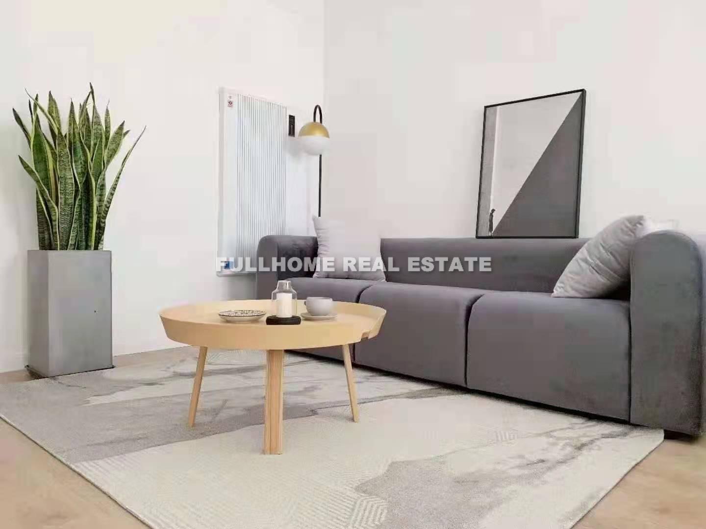 Same compound: Lane 1-500 Xuanhua Road Old House, 1 bedrooms in Shanghai
