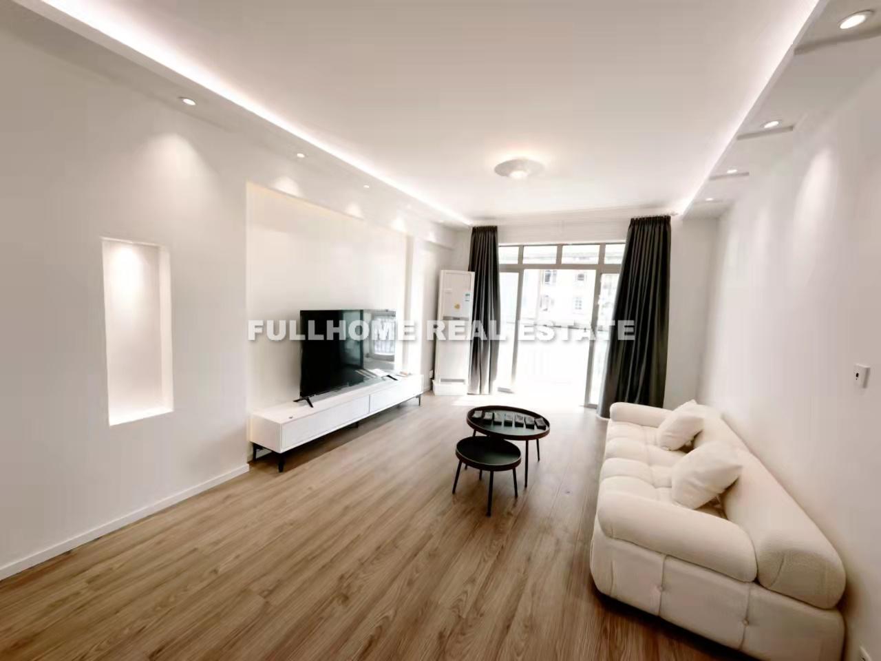 Louis Triumph Palace - 3 bedroom apartment in Shanghai, Zhongshan Park, Downtown