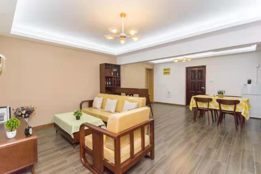 Same compound: Macao Building, 2 bedrooms in Shanghai