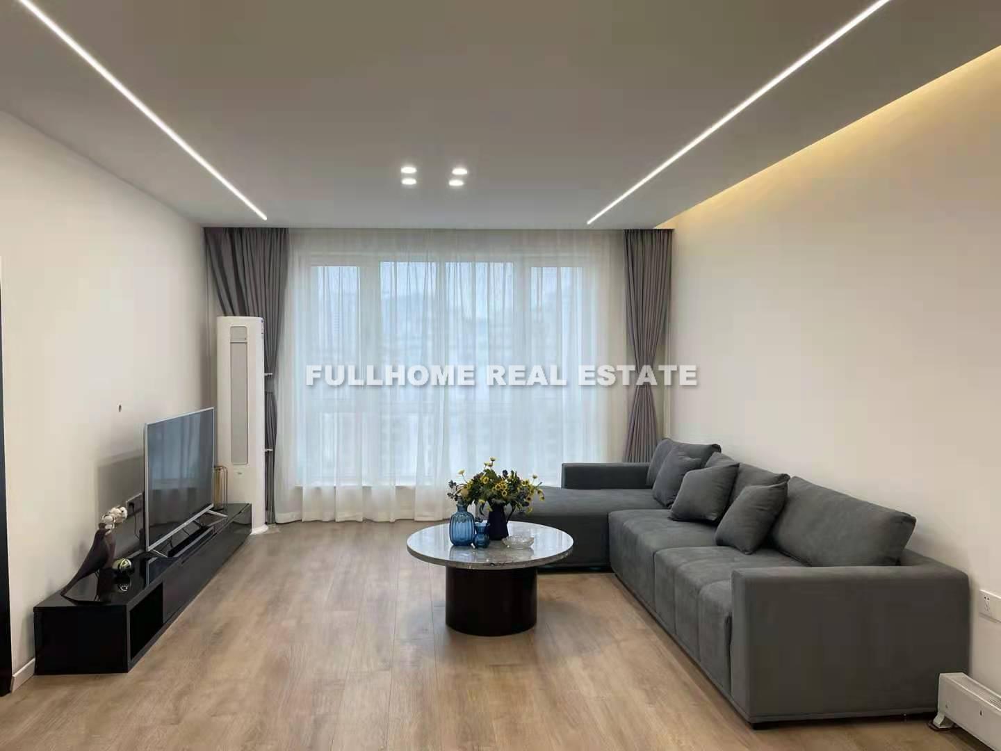 East Huaihai Apartment - 3 bedroom apartment in Shanghai, People Square, Downtown