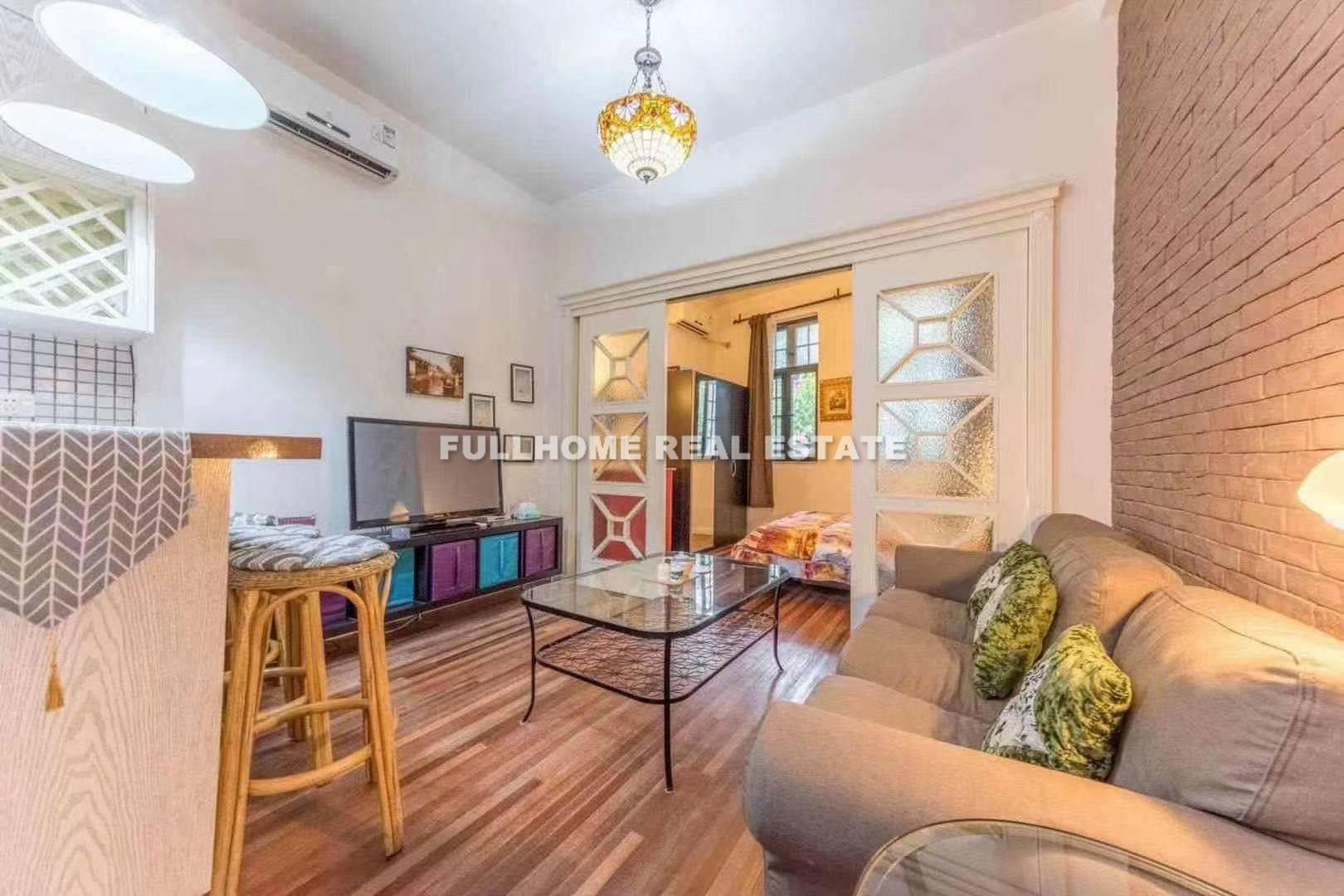 Same compound: Lane 200-500 South Xiang Yang Road Old House, 1 bedrooms in Shanghai