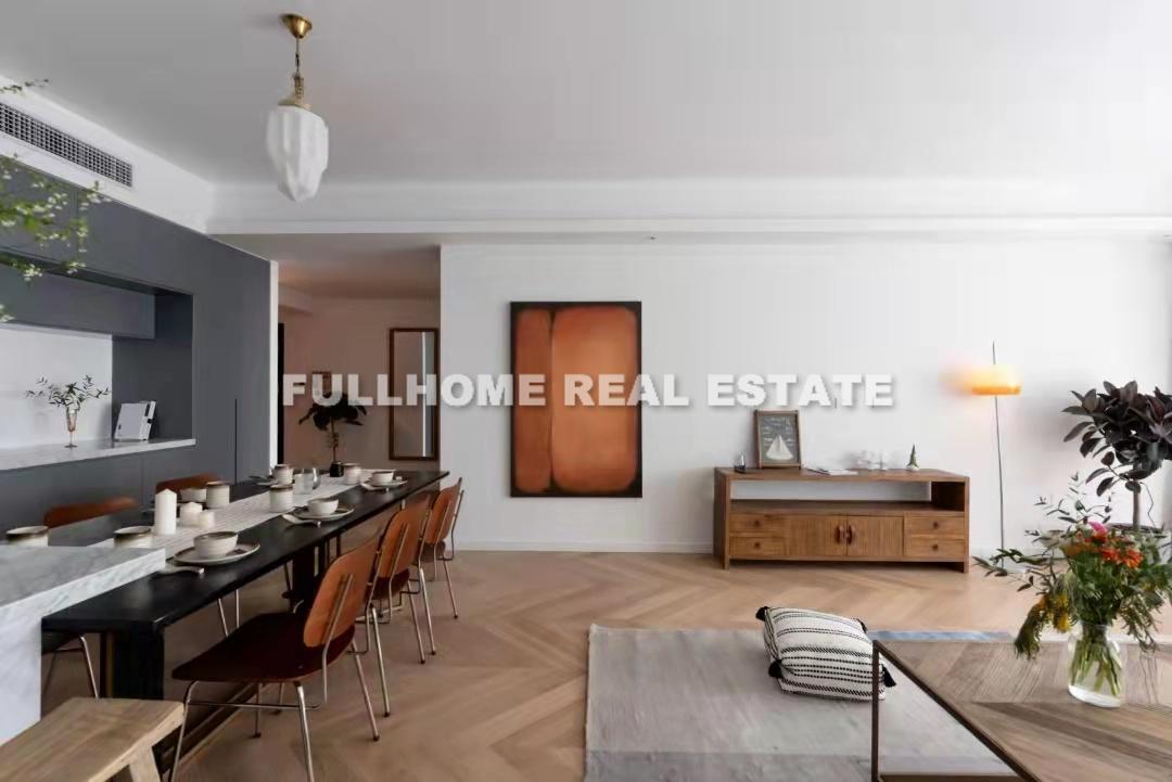 Similar property: Shimao Riviera Garden, 3 bedrooms, 246 sqm in Shanghai