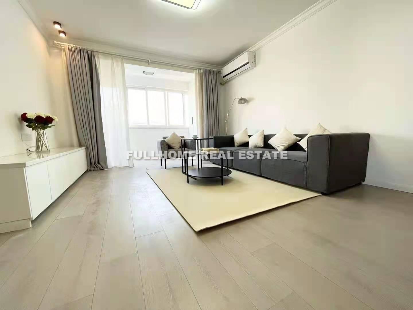 Same compound: Hongqiao Sunflower Apartment, 2 bedrooms in Shanghai