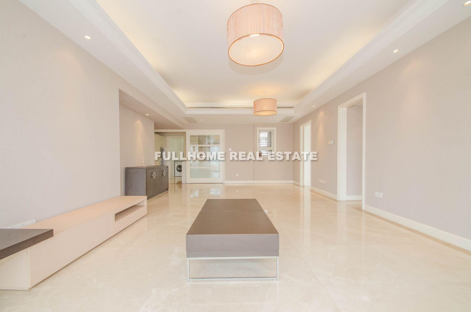 Same compound: City Apartment, 3 bedrooms in Shanghai
