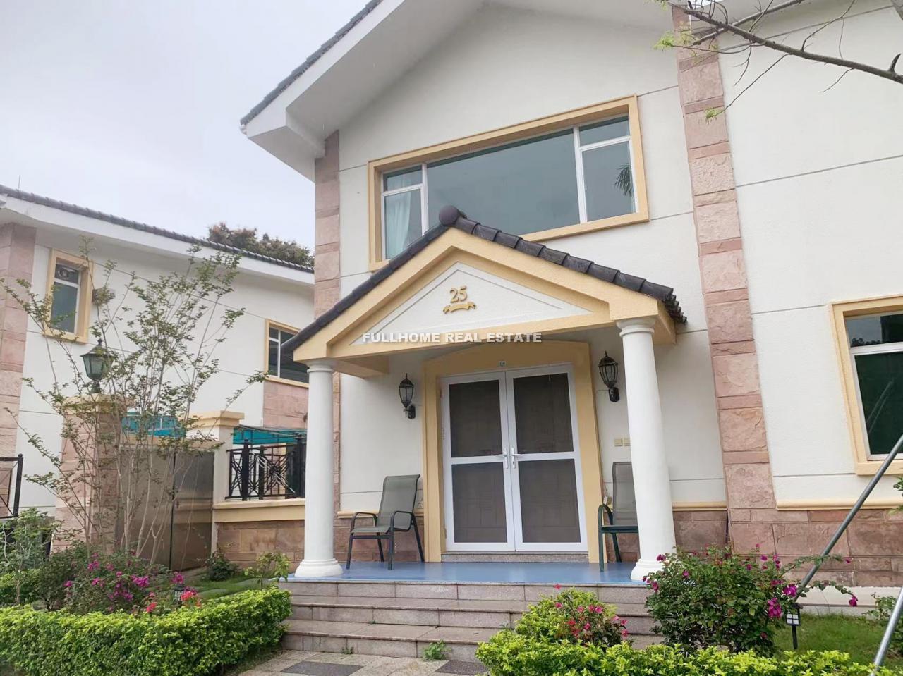 Same compound: Golden Lake Garden, 4 bedrooms in Guangzhou