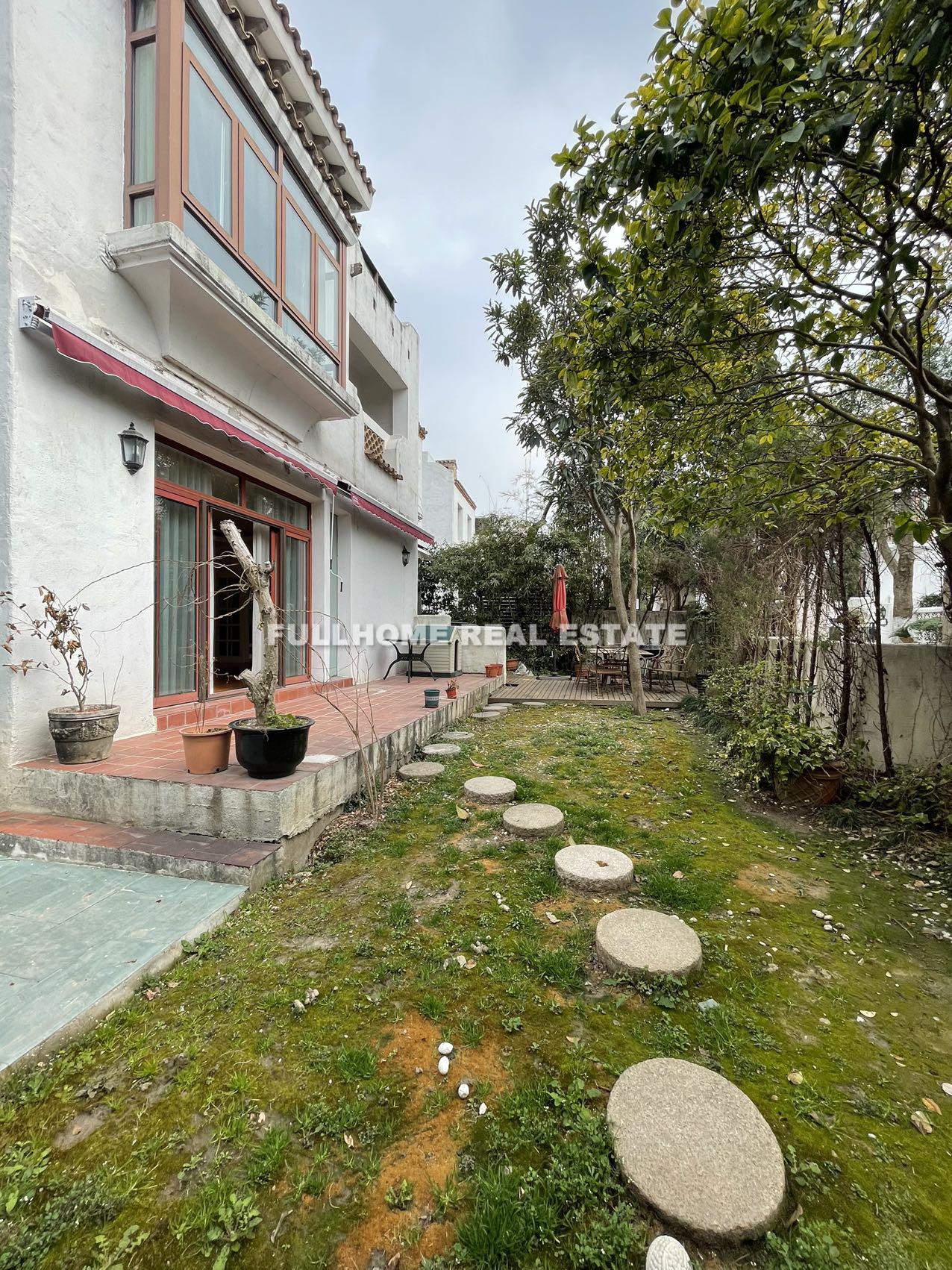 Similar property: Vizcaya Villa, 4 bedrooms, 450 sqm in Shanghai