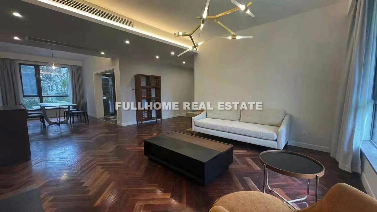 Top Of City - 3 bedroom apartment in Shanghai, People Square, Downtown