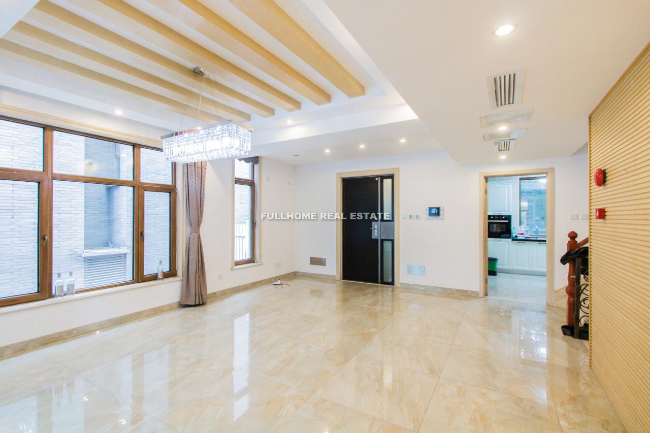 Same compound: Dragon Bay Villa, 4 bedrooms in Beijing