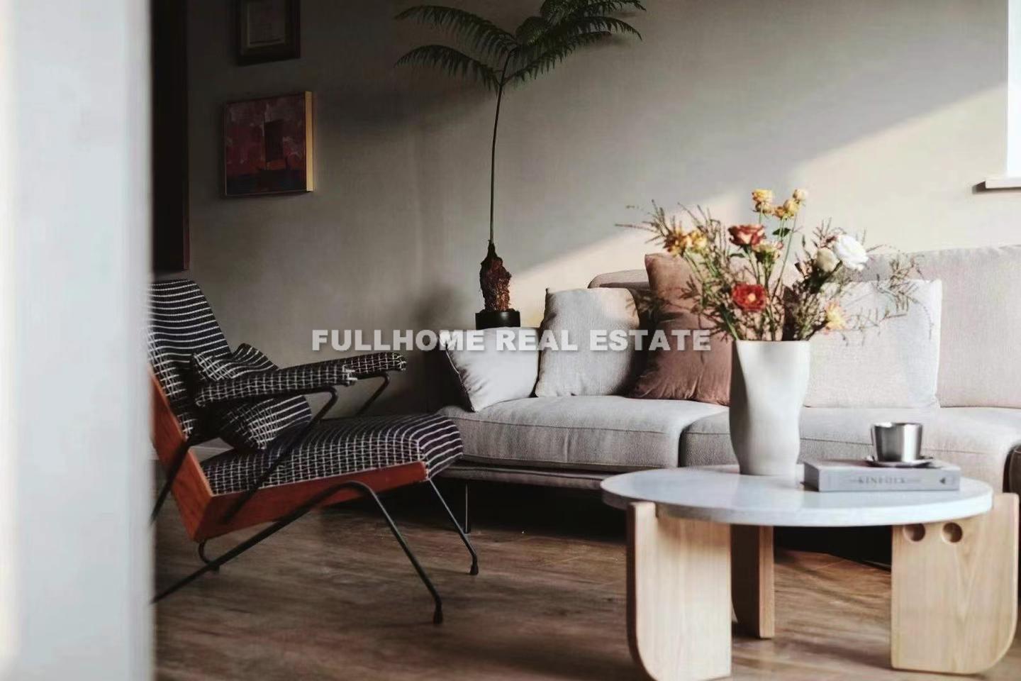 Same compound: Dade Apartment, 4 bedrooms in Shanghai