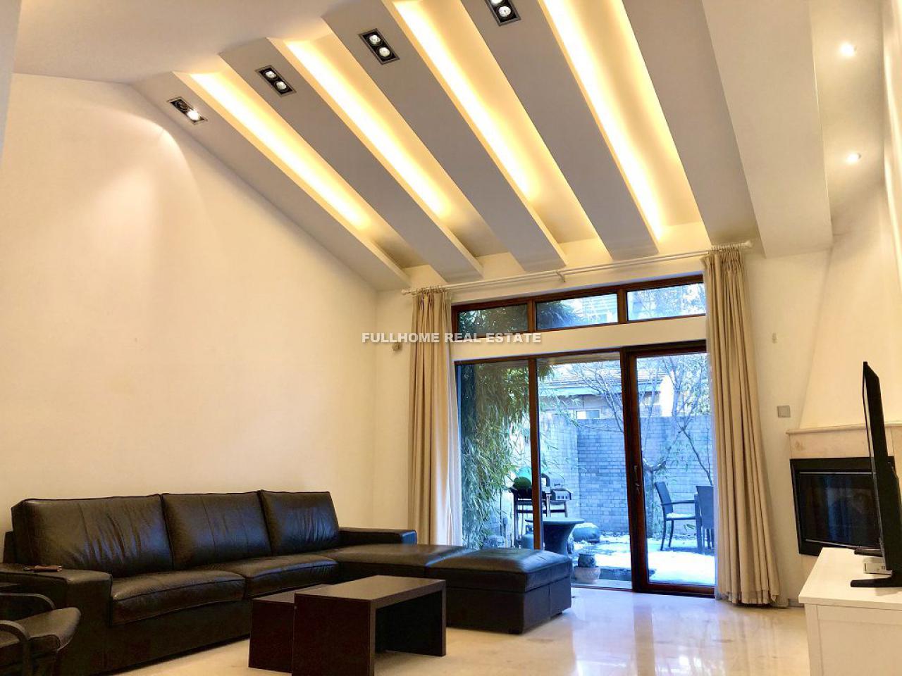 Similar property: Dragon Bay Villa, 5 bedrooms, 350 sqm in Beijing