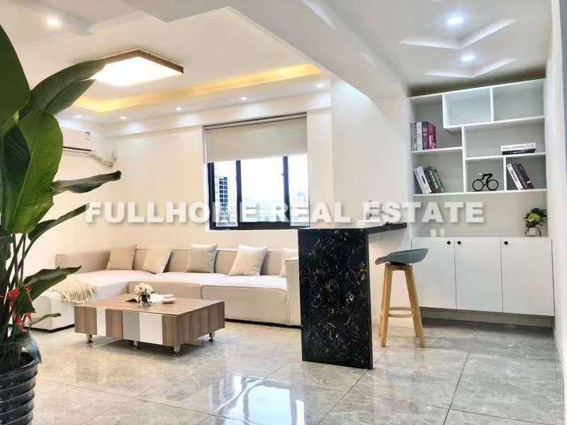 Same compound: Yanxing Apartment, 3 bedrooms in Shanghai