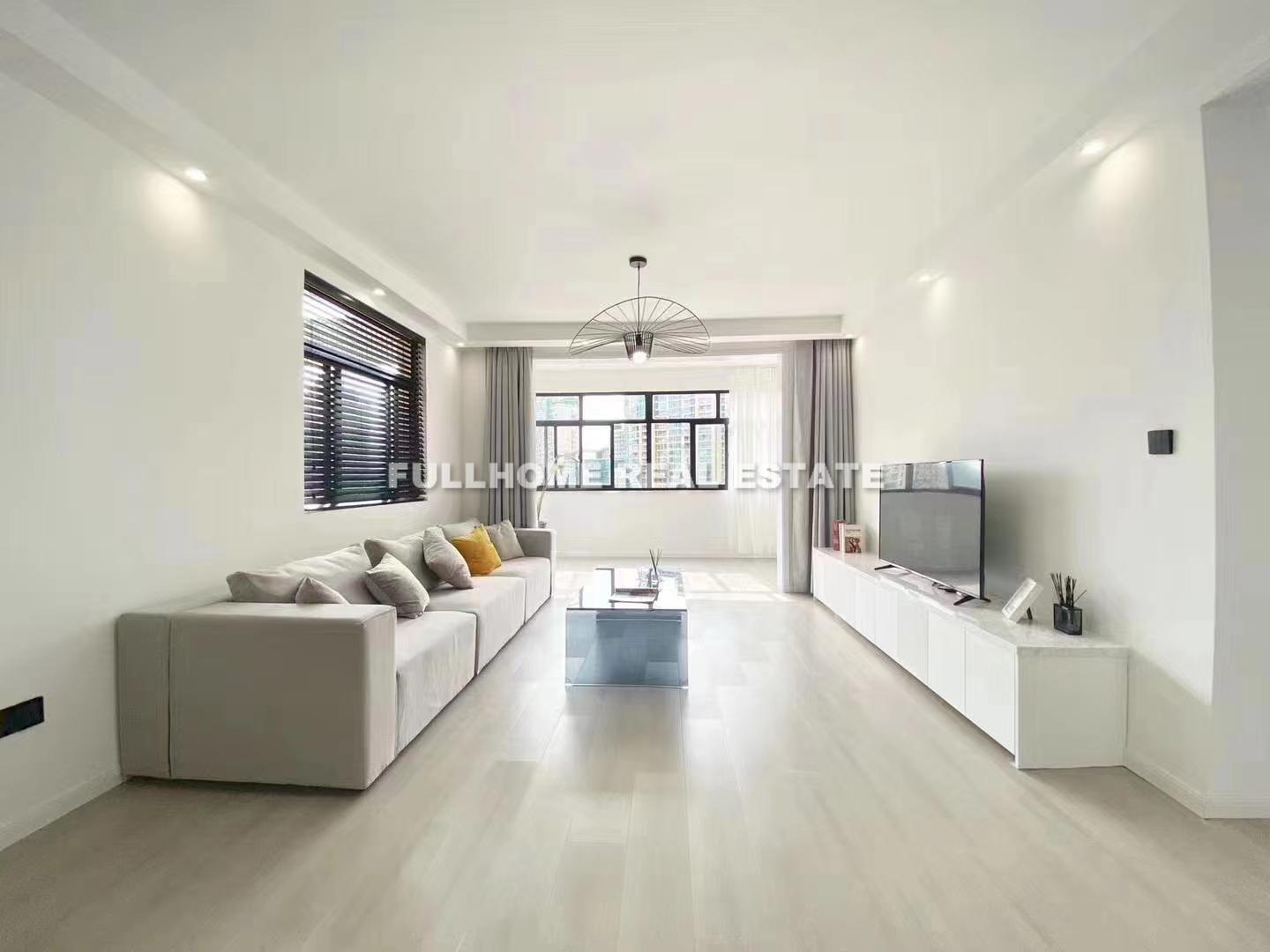 Same compound: Mingguang Mansion, 2 bedrooms in Shanghai