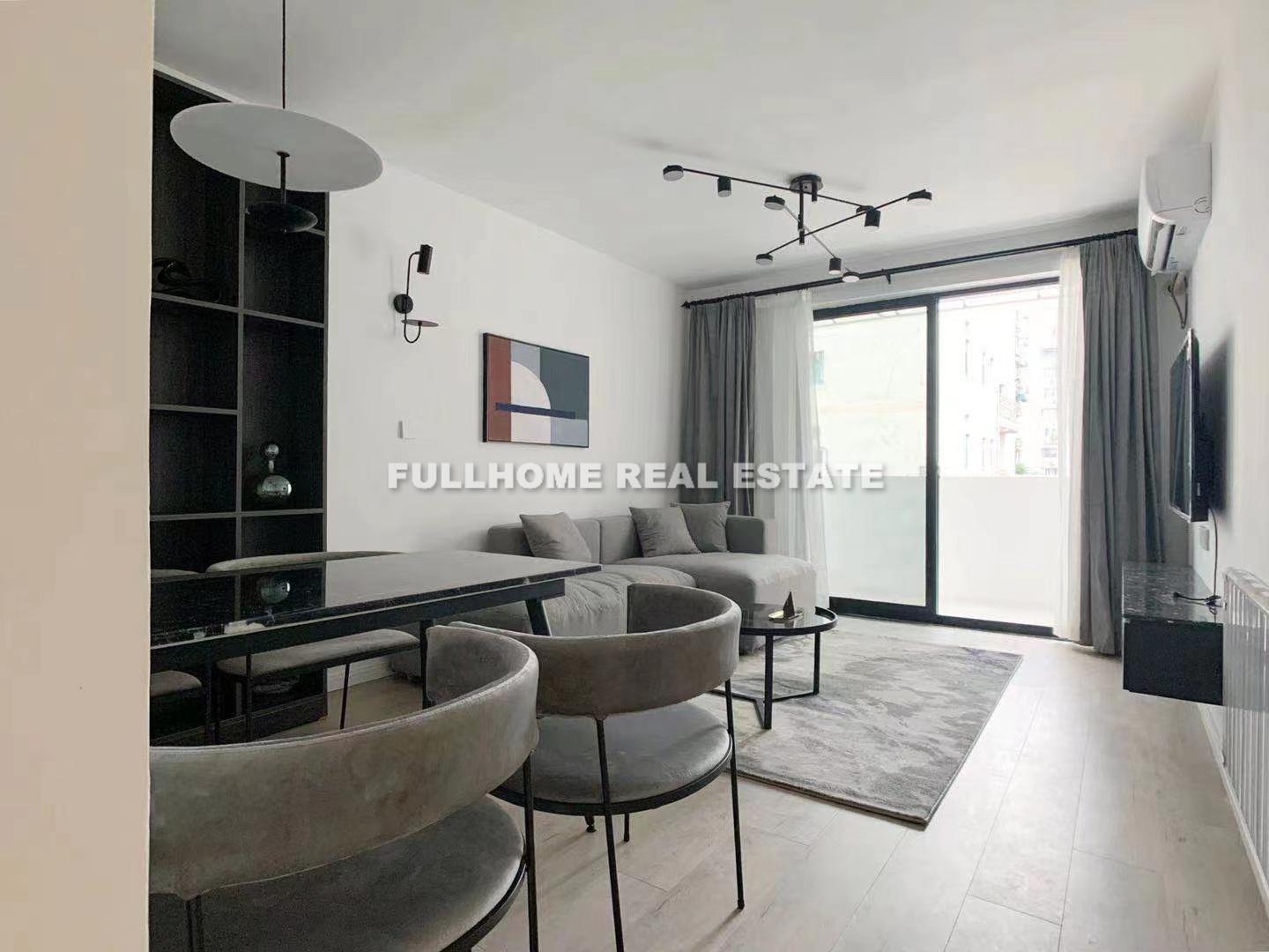 Same compound: Lane 545 Zhenning Road Old House, 2 bedrooms in Shanghai