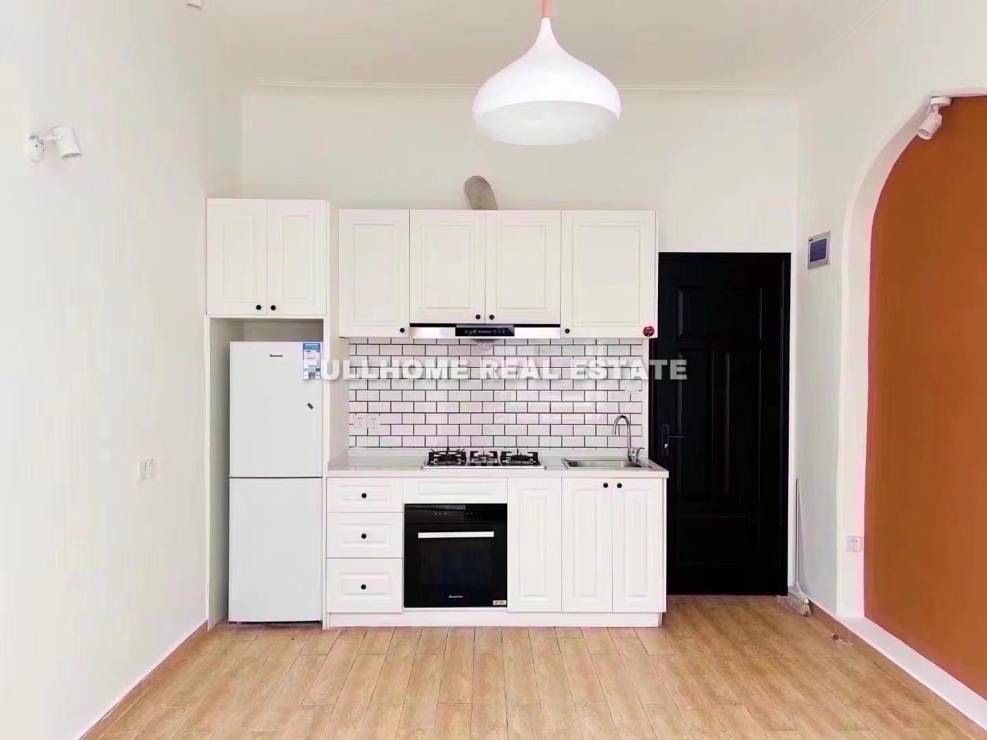 Same compound: Lane 1-300 South Fuxing Road Old House, 1 bedrooms in Shanghai