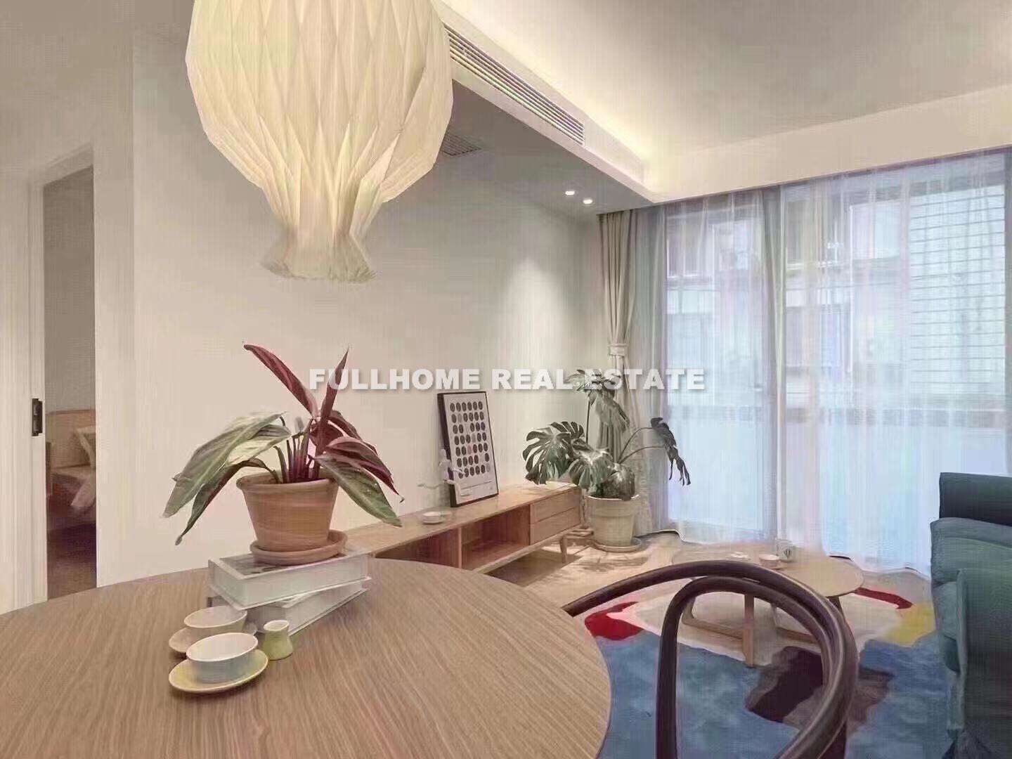 Same compound: Lane 1-300 East Zhaohua Old House, 1 bedrooms in Shanghai