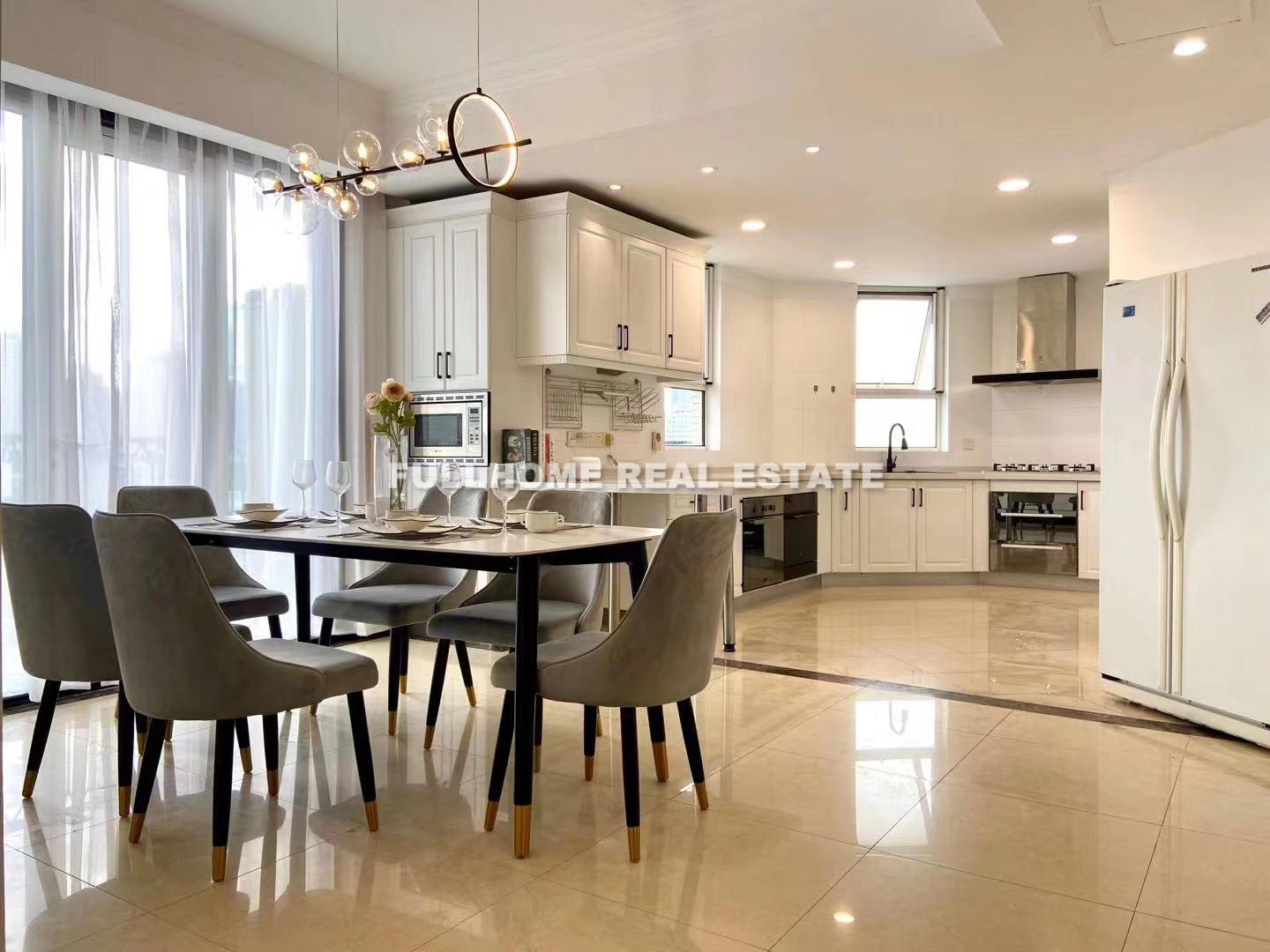 Same compound: GARLAND SERVICE APARTMENT, 5 bedrooms in Shanghai