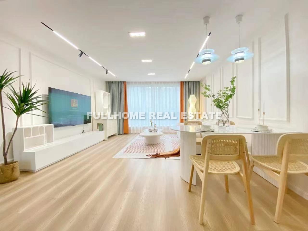 Same compound: Lujiazui Garden, 3 bedrooms in Shanghai