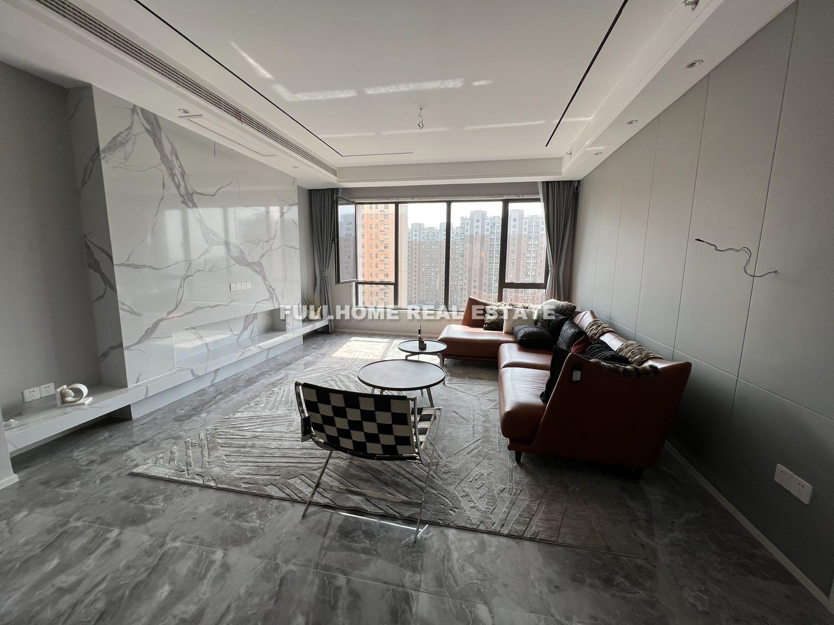 Same compound: Longhu Langyu, 4 bedrooms in Shanghai