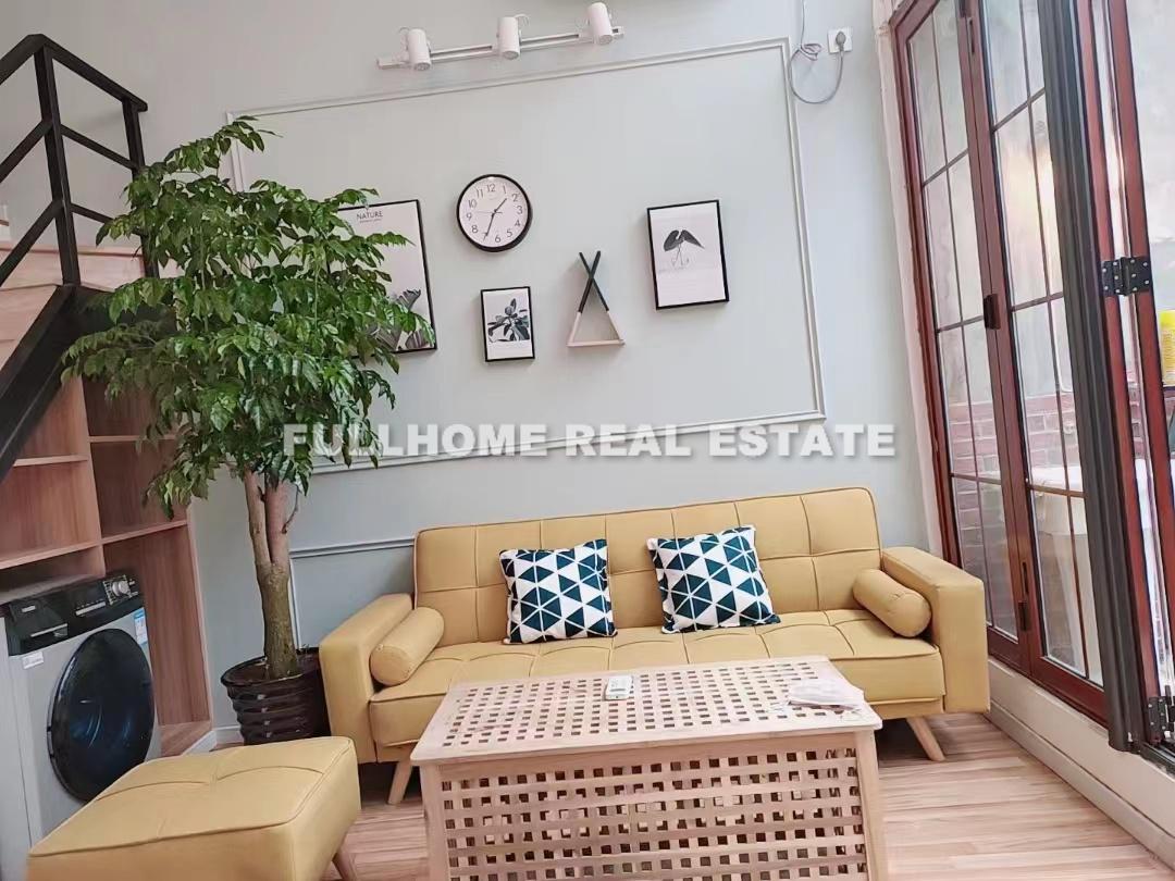 Same compound: Lane 500-1200 Middle Yanan Road Old House, 1 bedrooms in Shanghai