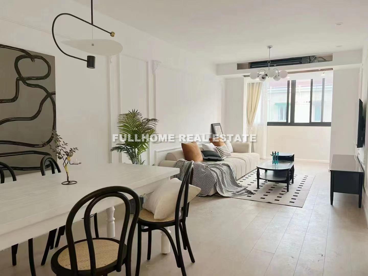 Same compound: No.1-1000 Zunyi Road Old House	, 1 bedrooms in Shanghai