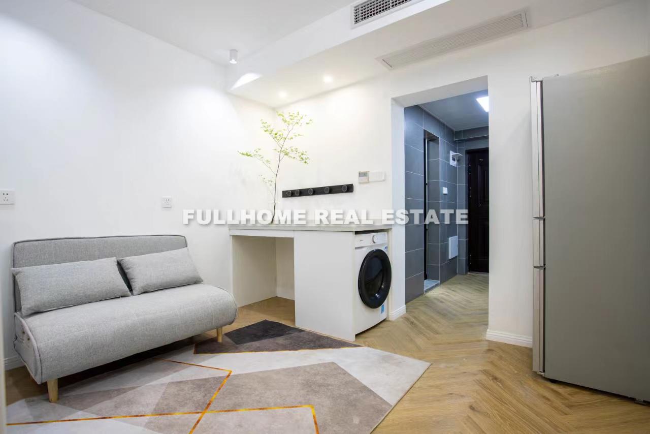 Same compound: Lane 1-1200 Wuding Road Old House, 1 bedrooms in Shanghai