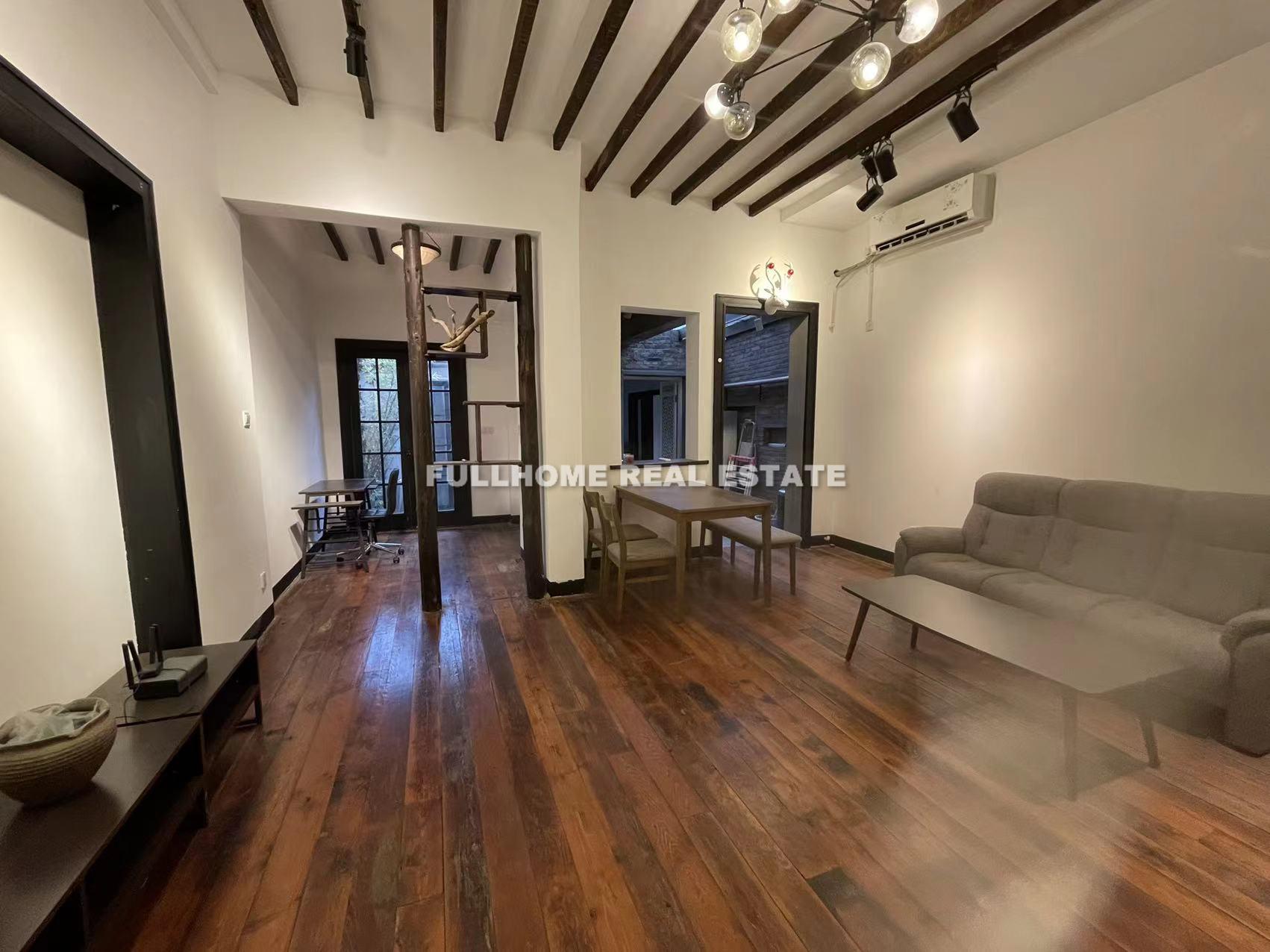 Same compound: Lane 1-600 Jiaozhou Road Old House, 1 bedrooms in Shanghai