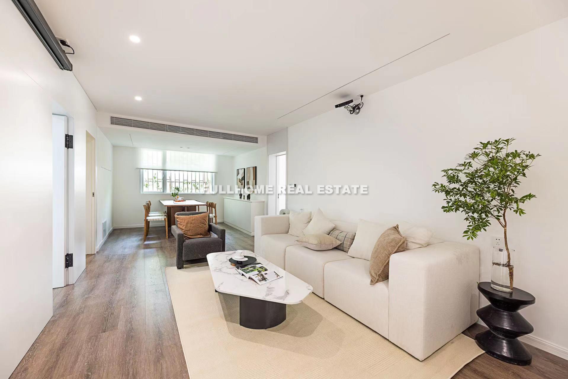 Huzhong Garden - 3 bedroom apartment in Shanghai, Jing An, Downtown