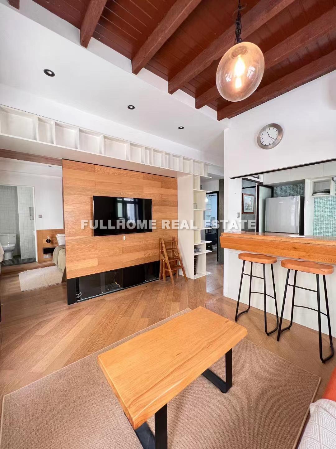 Same compound: Lane 1-400 Changle Road Old House, 2 bedrooms in Shanghai
