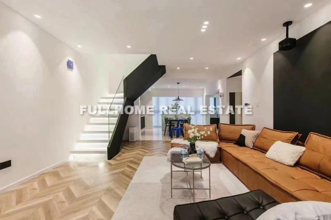 Same compound: Dongxin Apartment, 3 bedrooms in Shanghai