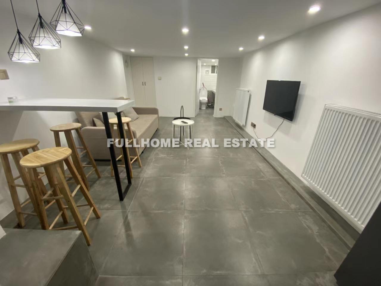 Same compound: Lane 1-300 Jiashan Road Old House, 2 bedrooms in Shanghai