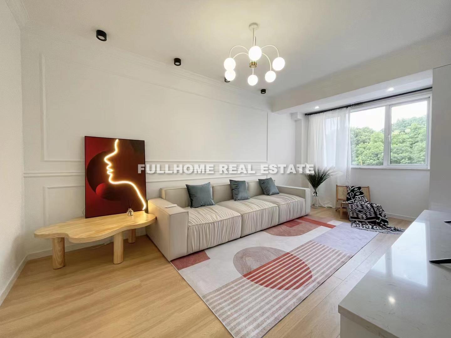 Same compound: Jinan Apartment, 2 bedrooms in Shanghai
