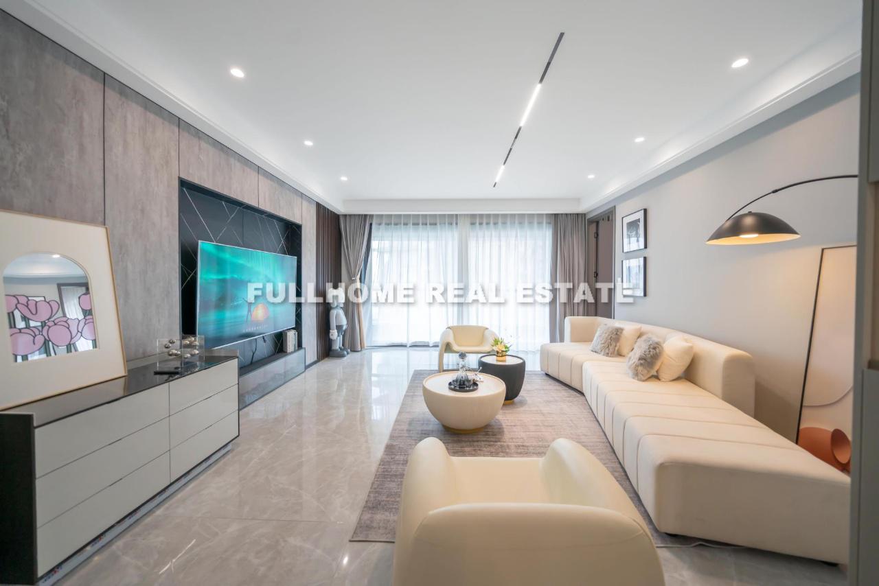 Similar property: Shanghai Bay, 3 bedrooms, 221 sqm in Shanghai