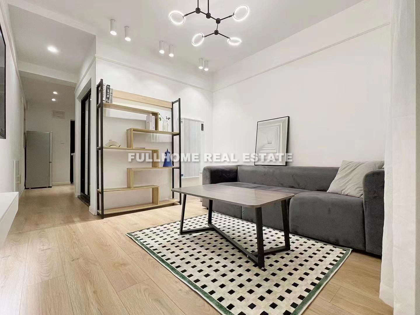 Same compound: Lane 1-500 Xuanhua Road Old House, 1 bedrooms in Shanghai