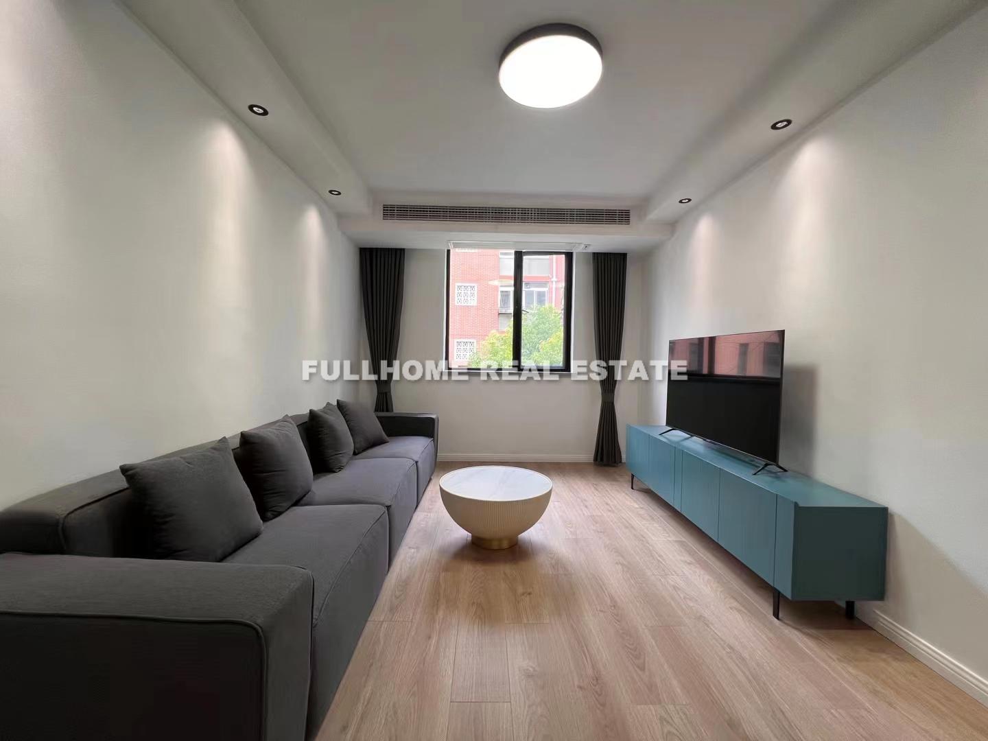 Lane 1-3000 West Yan An Road Old House - 2 bedroom apartment in Shanghai, Downtown, Downtown