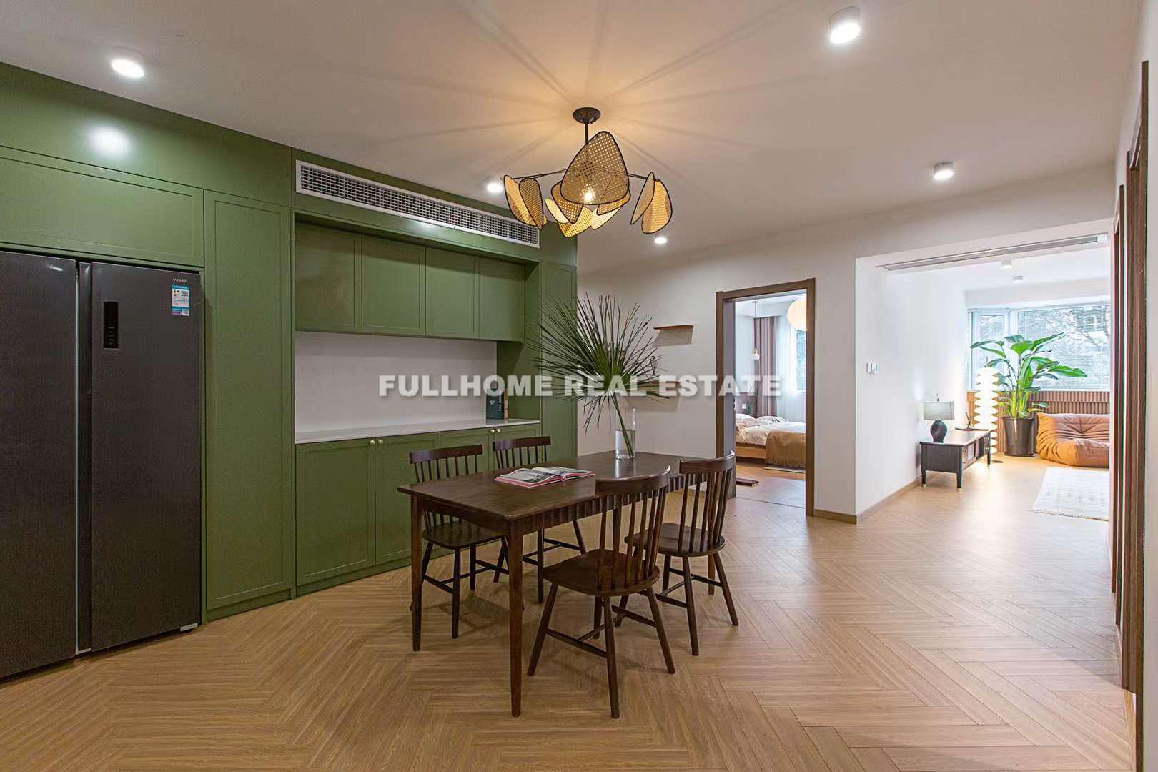 Same compound: Zhao Feng Apartment, 3 bedrooms in Shanghai