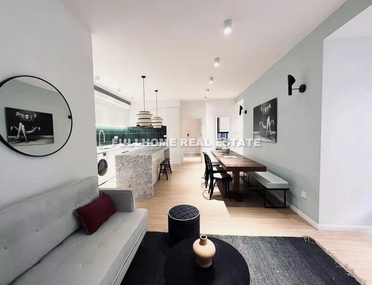 Same compound: Ju Xian Ge, 3 bedrooms in Shanghai