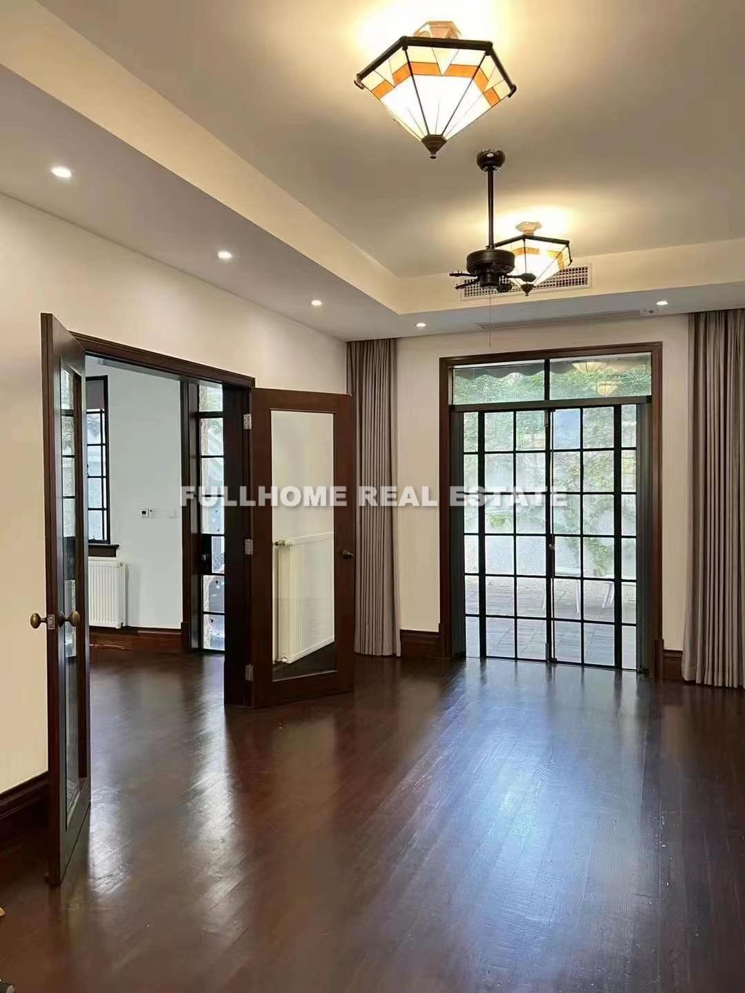 Lane 1-300 Jiashan Road Old House - 5 bedroom apartment in Shanghai, , 