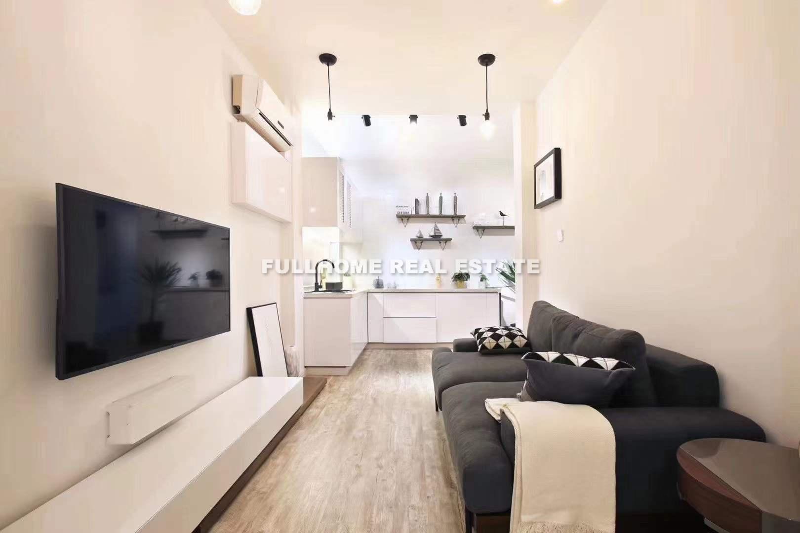 Same compound: Lane 1-600 Jiaozhou Road Old House, 1 bedrooms in Shanghai