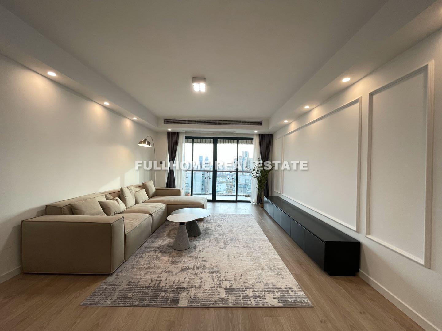 The Courtyards - 3 bedroom apartment in Shanghai, Jing An, Downtown