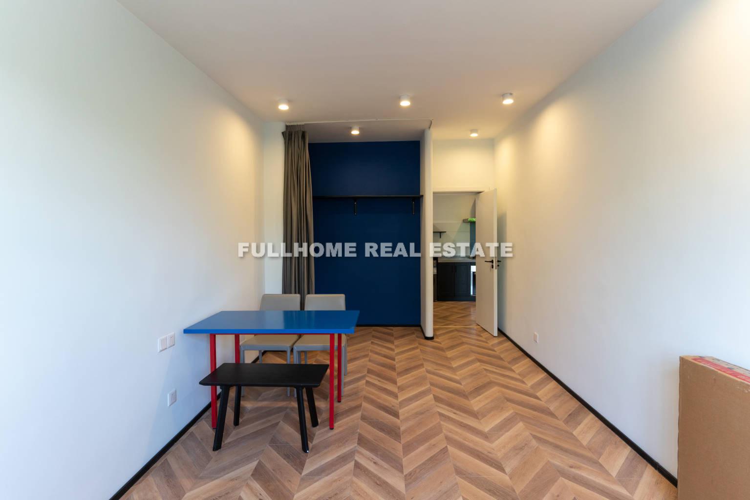 Same compound: Lane 1-500 Wukang Road Old House, 1 bedrooms in Shanghai