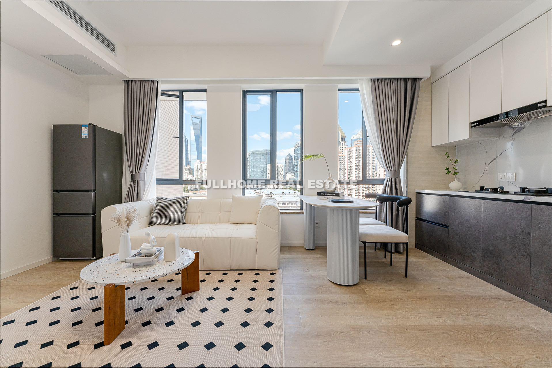 Same compound: Eversunshine Apartment, 3 bedrooms in Shanghai