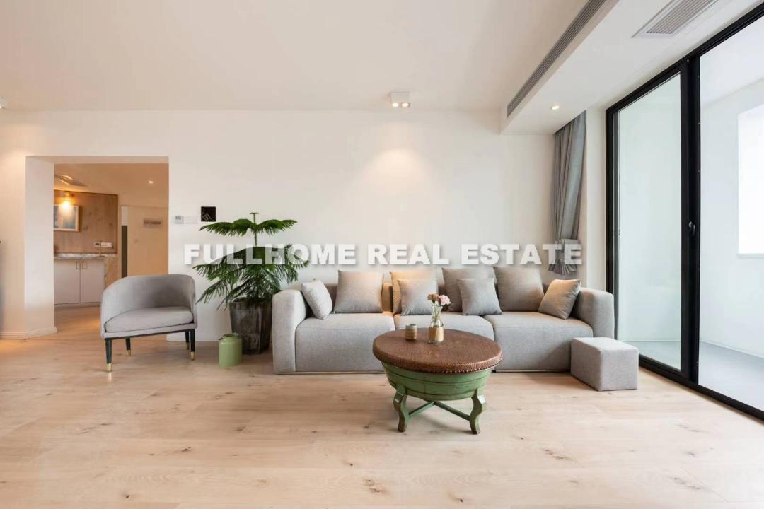 Same compound: Jinlan Garden, 3 bedrooms in Shanghai