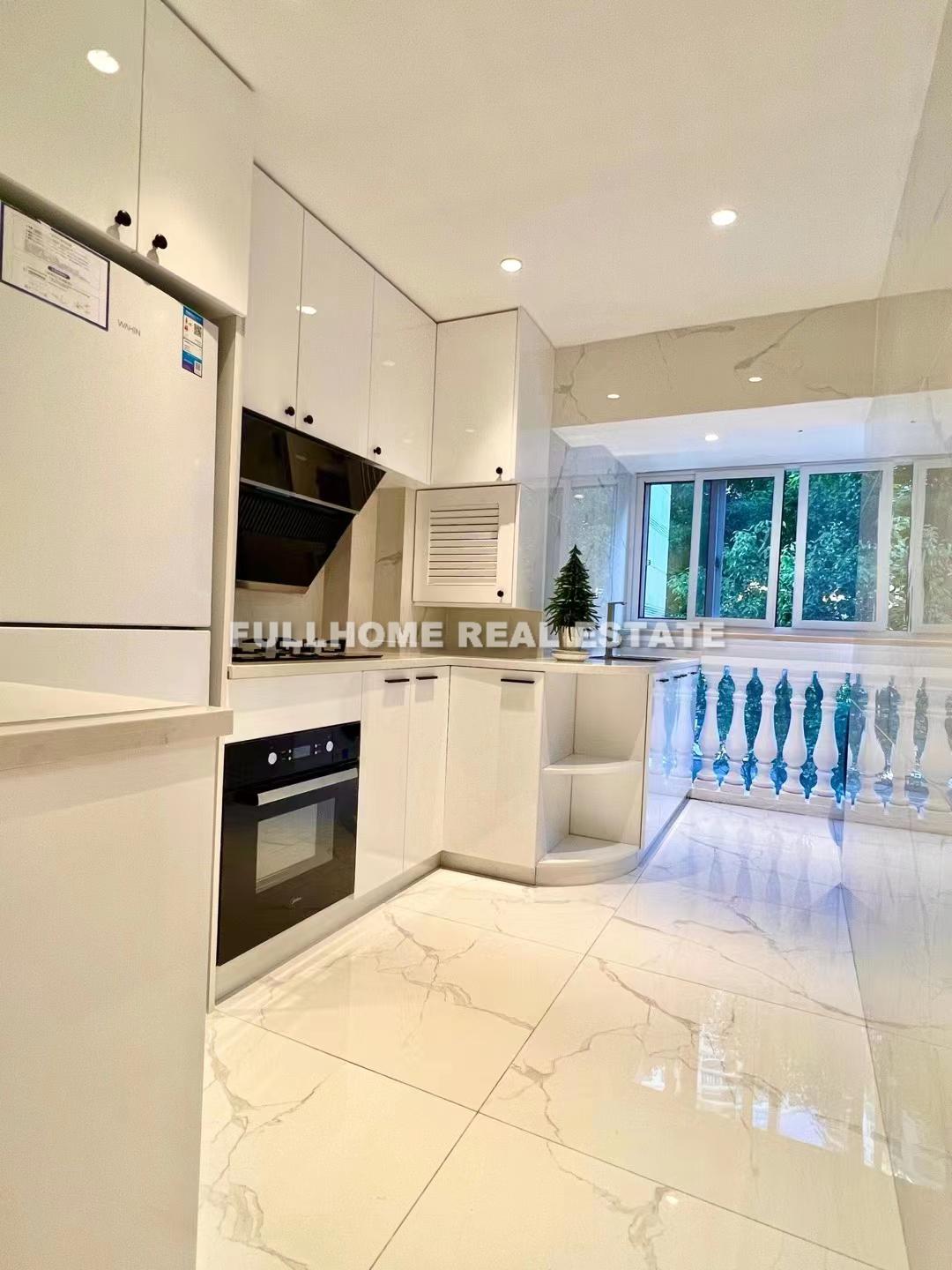 Louis Triumph Palace - 2 bedroom apartment in Shanghai, Zhongshan Park, Downtown
