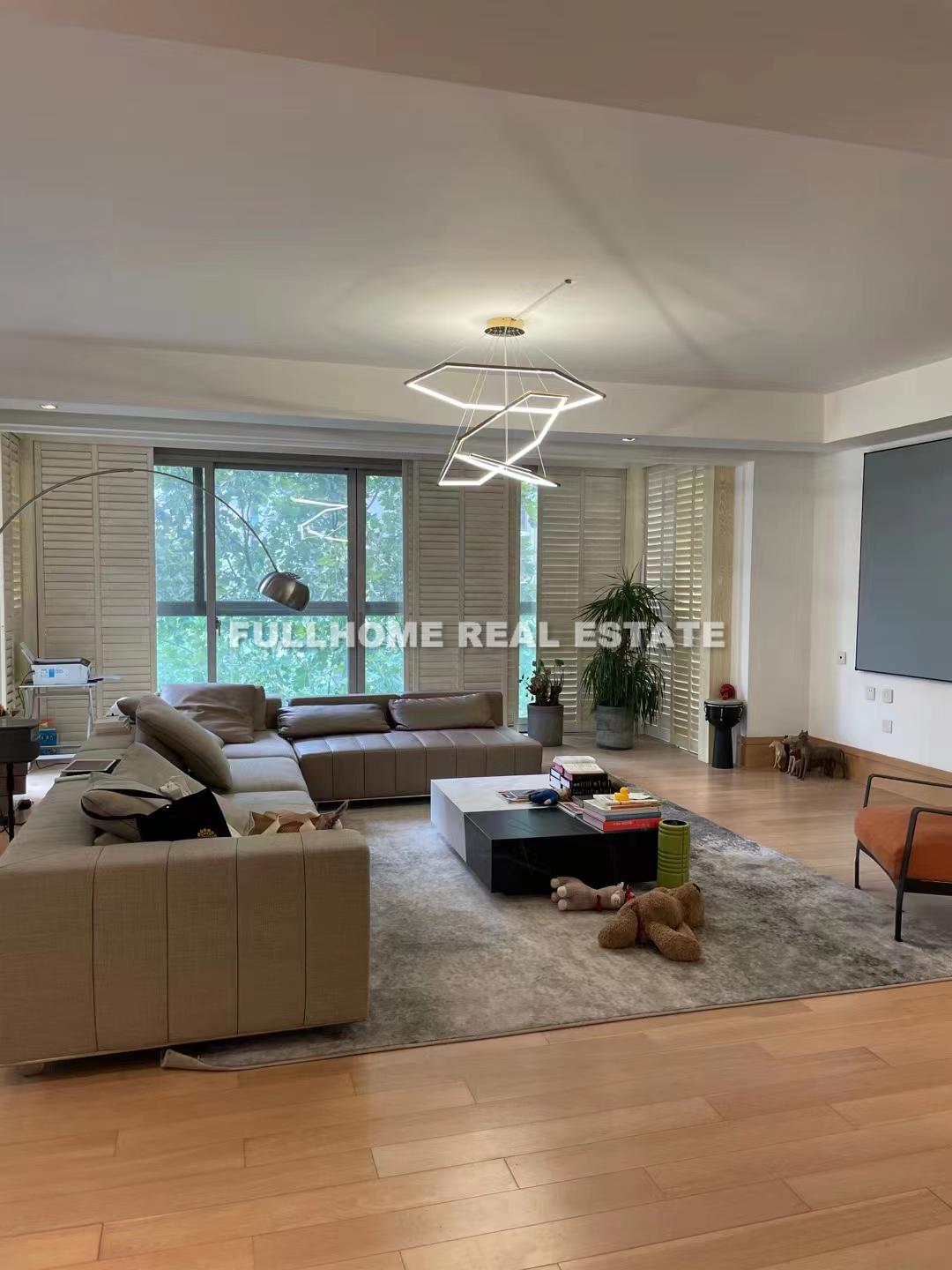 Similar property: Xinhua Road No.1, 4 bedrooms, 338 sqm in Shanghai