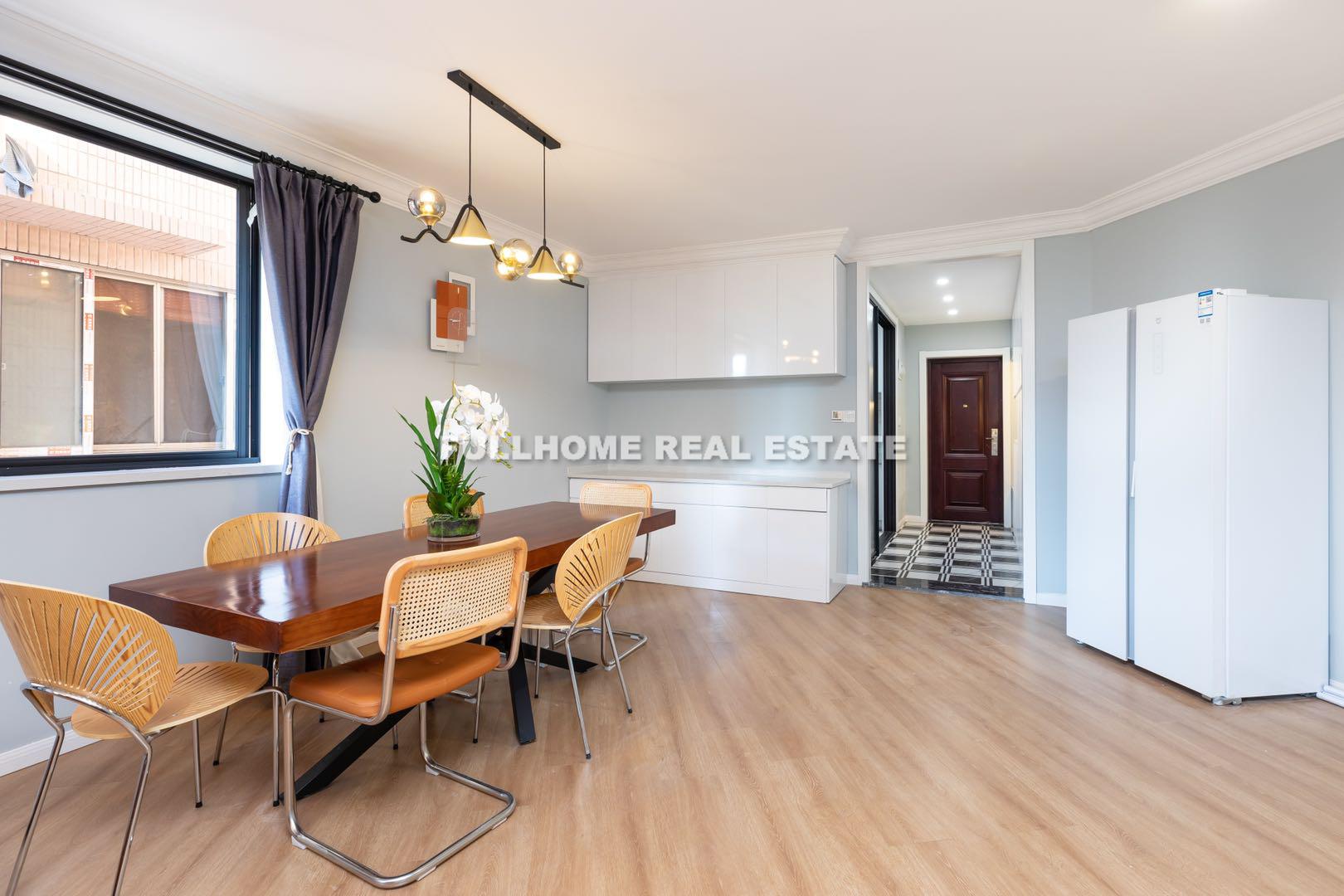 Same compound: Jinhai Mansion, 3 bedrooms in Shanghai