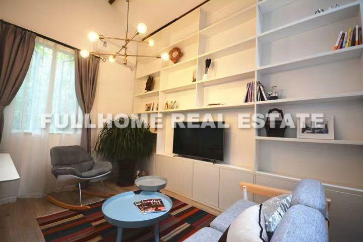 Lane 1-1000 Weihai Road Old House - 2 bedroom apartment in Shanghai, , 
