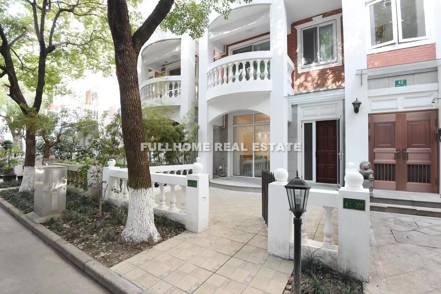 Same compound: Perfect Garden, 4 bedrooms in Shanghai