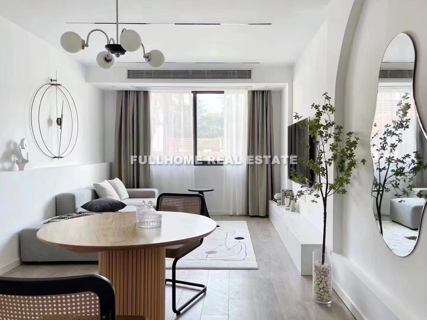 Same compound: Lane 500-1000 Julu Road Old House	, 1 bedrooms in Shanghai