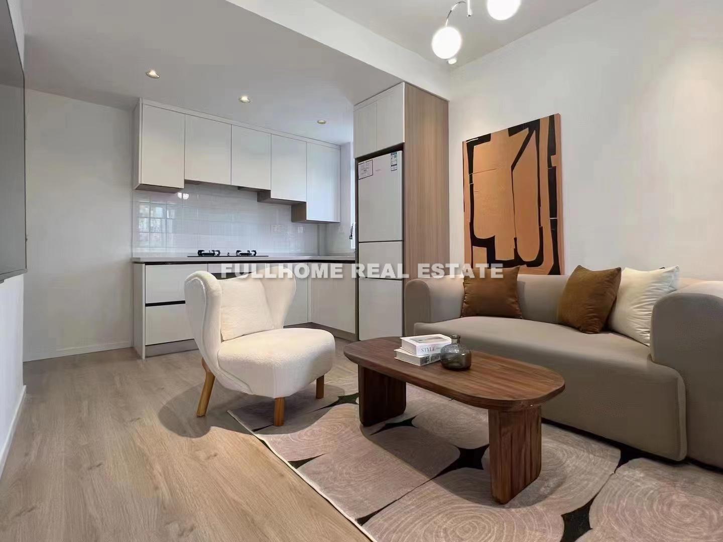 Same compound: Lane 1-1000 Zhaohua Road Old House, 1 bedrooms in Shanghai