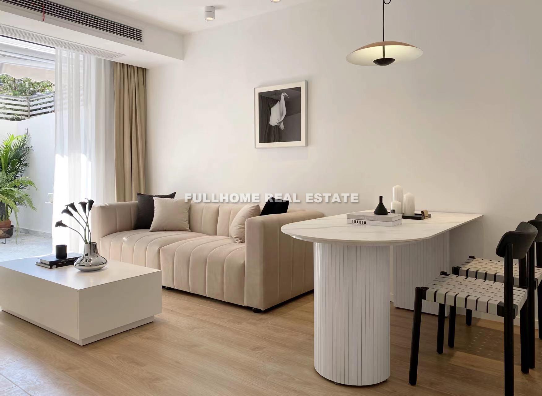 Same compound: No.1-1000 Zunyi Road Old House	, 1 bedrooms in Shanghai